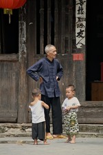 Man with two boys, L